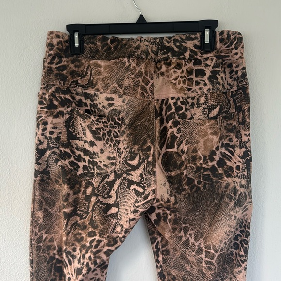 Blush pink Italian made leopard snake print casual tapered ankle pants L/XL - Picture 8 of 10